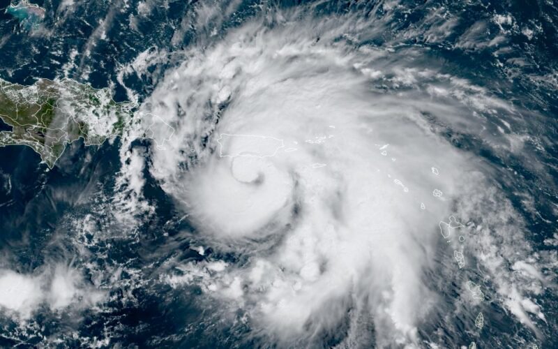 Bermuda Faces Risk of Strong Waves, Damaging Winds as Hurricane Fiona Intensifies