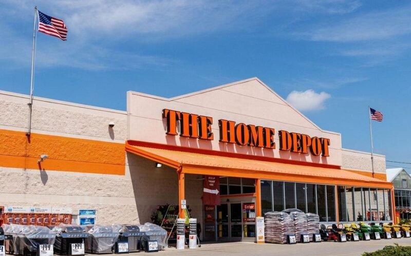 Home Depot trims guidance with anxiety about the broader economy up among contractors and homeowners