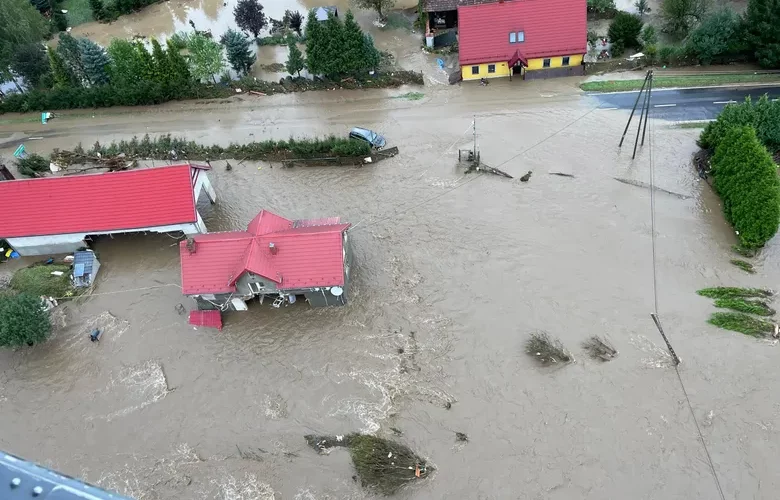 Budapest and Poland’s Wroclaw reinforce their river banks ahead of more flooding in central Europe