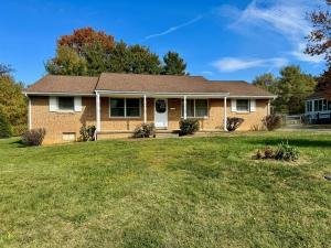 3BR/3BA Brick Home w/Mtn Views in Vesper View of Waynesboro, VA set for Auction Announces Nicholls Auction Marketing