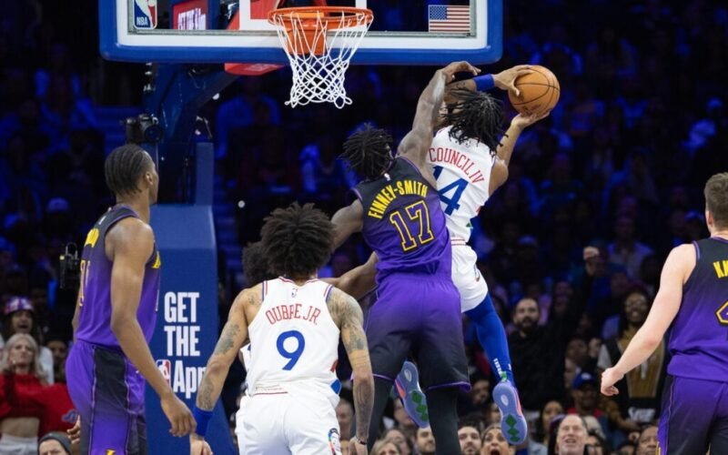 76ers pull away after Lakers' Anthony Davis (abdomen) exits